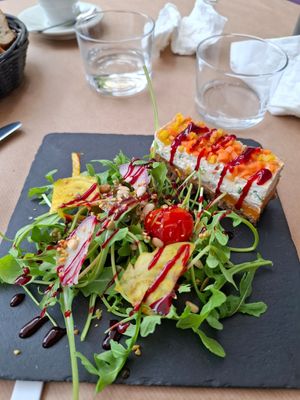 Cheesecake vegan légumes (entrée) at Amélia Canta in Saint-emilion