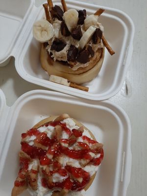 Raspberry cheesecake and Shake Rattle and Roll cinnamon buns at Cinnaholic in Victoria