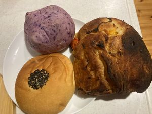 focaccia, red bean bun, blueberry bun at Mulberry - 山のパン屋 桑の実  in Hokuto