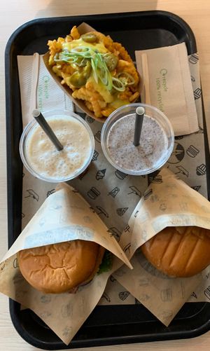 VegSec, BIG, chilicheezefries and milkshakes at VINCENT - Hauptbahnhof Hamburg in Hamburg