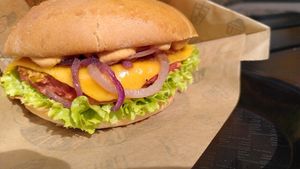 Cheeseburger at VINCENT - Hauptbahnhof Hamburg in Hamburg