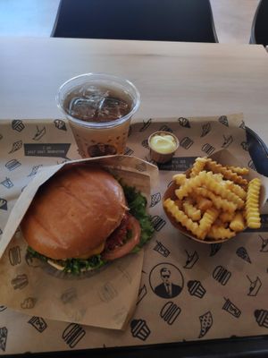 The Hamburger, Crinkle Cut Fries, Ice tea and Vajoneesy Dip at VINCENT - Hauptbahnhof Hamburg in Hamburg