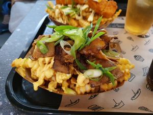 Kebap-Frites mit Knoblauchsoße - sehr geil at VINCENT - Hauptbahnhof Hamburg in Hamburg