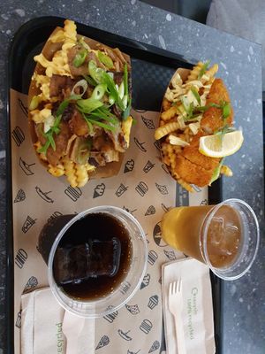 Vish and Chips und Kebap-Frites at VINCENT - Hauptbahnhof Hamburg in Hamburg