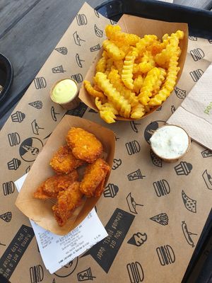 Nuggets and Fries with remoulade and mayo at VINCENT - Hauptbahnhof Hamburg in Hamburg