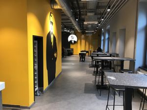 Tables  inside  at VINCENT - Hauptbahnhof Hamburg in Hamburg