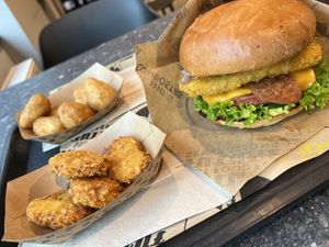 Big Veganski, nuggets and jalapeño poppers   at VINCENT - Hauptbahnhof Hamburg in Hamburg