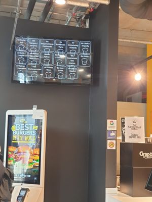 Warteschlange Sonntags zur Mittagszeit war Zeitlich in Ordnung at VINCENT - Hauptbahnhof Hamburg in Hamburg