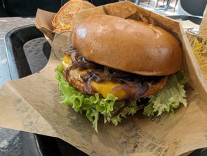 Vegsec Burger at VINCENT - Hauptbahnhof Hamburg in Hamburg