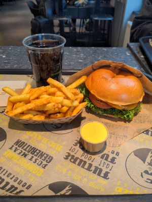 Cheeseburger menu with cajun fries, some sauce and a cola at VINCENT - Hauptbahnhof Hamburg in Hamburg