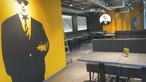 Lots of seating at VINCENT - Hauptbahnhof Hamburg in Hamburg