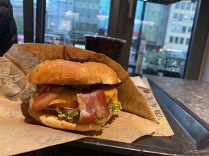 Burger with „bacon"  at VINCENT - Hauptbahnhof Hamburg in Hamburg