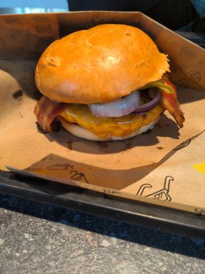 Double smash with extra bacon at VINCENT - Hauptbahnhof Hamburg in Hamburg