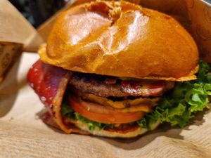 Double cheese burger with extra bacon at VINCENT - Hauptbahnhof Hamburg in Hamburg