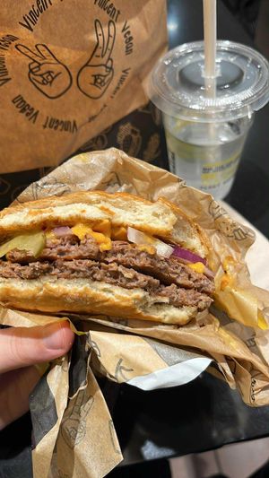 vincent double smash burger  at VINCENT - Hauptbahnhof Hamburg in Hamburg