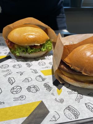 Cheese burger with added bacon and double smash burger  at VINCENT - Hauptbahnhof Hamburg in Hamburg