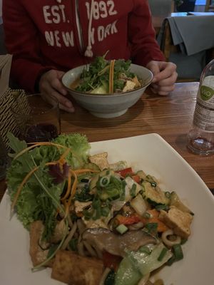 Mega leckere udon-Nudeln, eher lasche Suppe.  at Maison Sen in Cologne