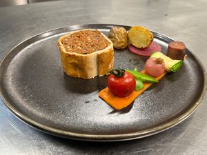 Hausgemacht Nussbraten, mit Teig. Bankett Gemüse & Kartoffeln. Bergkreuter sauce. Vegan, (gluten frei möglich). Gruppe Speisekarte.  at Berggasthaus Eggberge in Altdorf