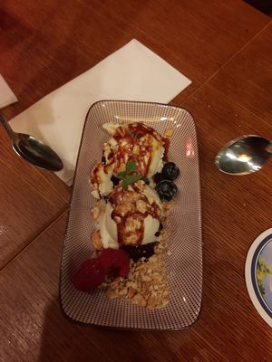 Vegan snicker icecream at Seven in Utrecht