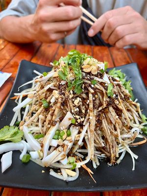 Papaya salad! Get this 😍  at Nu'ó'c Sabor Vietnamita in Brisas De Zicatela
