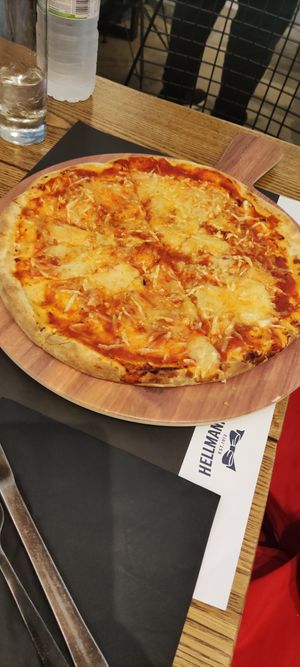 Vegan pizza at Giorgos in Rhodes