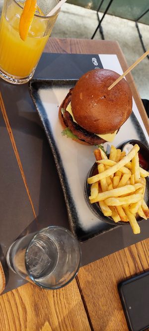 Vegan Burger at Giorgos in Rhodes