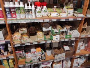 Cat food at Biocoop in Carnac