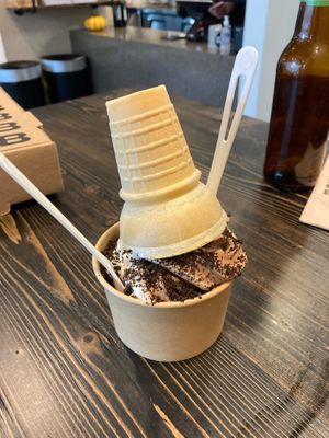 chocolate and vanilla swirl oat milk soft serve with crushed oreos! #Veganuary at PlantPub in Cambridge