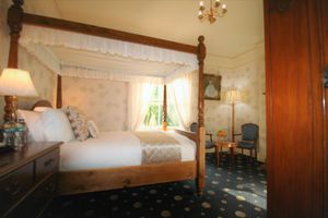 The Queen's Retreat at Kingscroft Guest House in Buxton