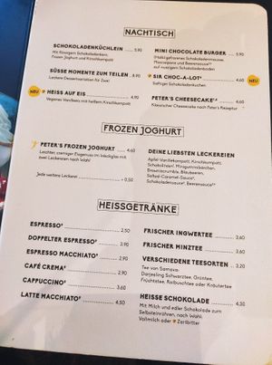 Vegan ice cream, chocolate cake and hot chocolate at Peter Pane in Cologne