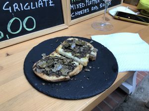 Bruschetta tartufo at Dal Toscano in San Gimignano