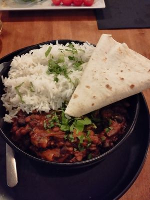 Vegan chilli at The Blue Parrot in Monte Gordo