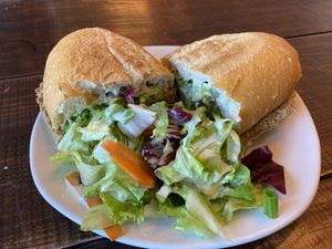 Torta de milanesa de garbanzo con ensalada y aderezo de la casa  at Raíces in Cuautitlan Izcalli