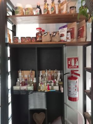 agave nectar, coconut, coffee, & cacao powders & beauty products.

miel de maguey, coco, café y cacao en polvo, productos de belleza at Raíces in Cuautitlan Izcalli