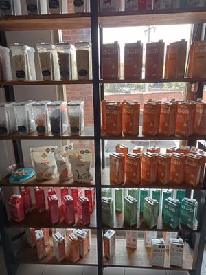 nuts, seeds, cereals, dehydrated fruits, organic vegan mylks

leches veganas orgánicas, nueces, cereales, semillas, y fruta deshidratada  at Raíces in Cuautitlan Izcalli