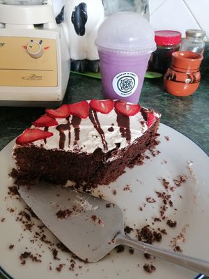Pastel de cumpleaños con malteada de Taro. at Raíces in Cuautitlan Izcalli