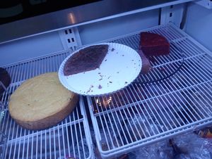 Pasteles a la hora del cierre. Casi se acabó🍰🎂 at Raíces in Cuautitlan Izcalli