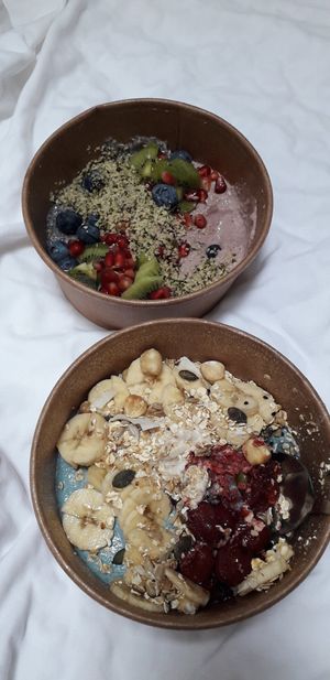 Top: acai slim bowl, bottom: blue energy bowl at Nutriento in Cluj-napoca