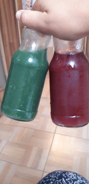 Left: detox smoothie, right: banana, currant and Apple smoothie at Nutriento in Cluj-napoca