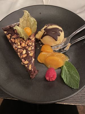 Schokokuchen mit Eis  at Heuchelberger Warte in Leingarten