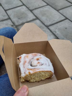 Cinnamon bun at Babyfaced Baker in Edinburgh