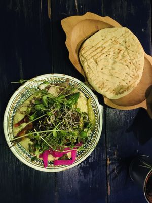 israeli platter at Hamsa in Krakow