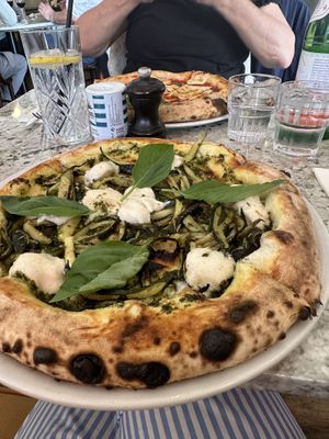vegan verde pizzaa  at Chicago Trattoria in Brussels