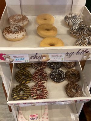 Fresh vegan donuts which I will 100% be going back for 😍😍😍 at Olive Well in Romford