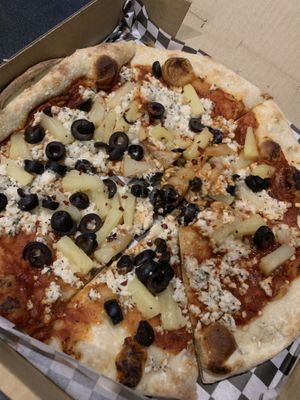 pineapple + olives + vegan chz  at Paizano's Pizza in Baker City