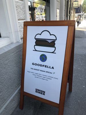 as of August 2022 they seem to have expanded vegan options. Every burger now can be veganised!  at Union Diner - Bellevue in Zurich