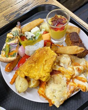 Now THIS is how you load up a plate!⁣
⁣
All vegan, all delicious and all waiting for you this weekend!⁣ at Vegie Tribe in Melbourne