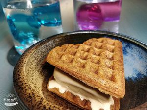 Sandwich ice cream at Analogue Initiative in Central Singapore