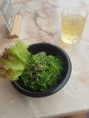 Starter: Algae salad at MOONRICE in Groemitz