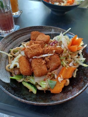 Udon Wok mit Tofu Tempura at MOONRICE in Groemitz